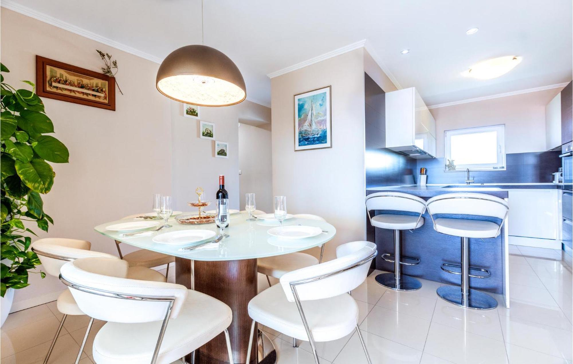Beautiful Apartment In Split With Kitchen Exterior photo
